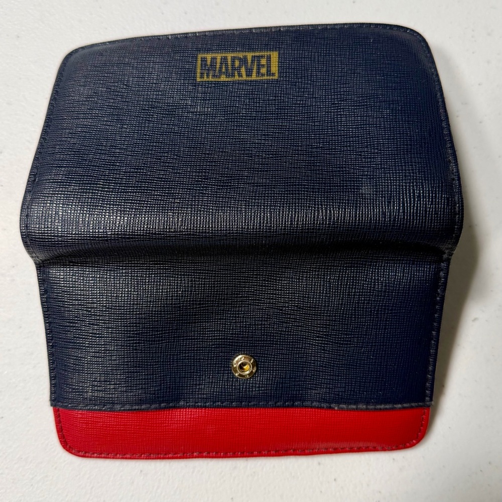 Captain Marvel Bi-Fold Snap Wallet - Navy & Red with Gold Star - Picture 4 of 4